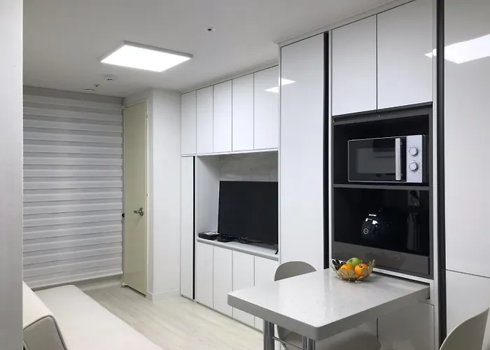 The Hideout - One Bedroom In Seoul- 2min From Subway