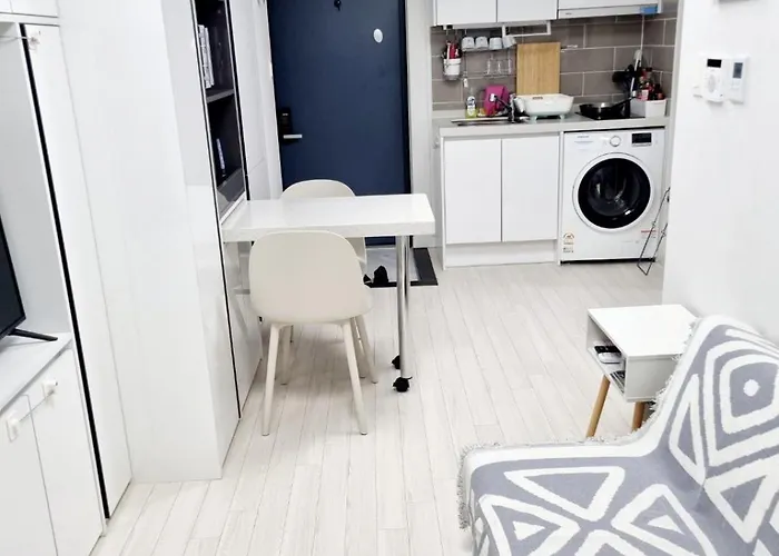 The Hideout - One Bedroom In Seoul- 2min From Subway